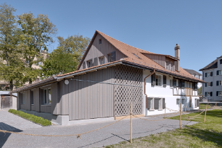 Wohnhaus Alte Trotte mit neuem Anbau (© Ariel Huber, Zürich)